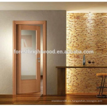 Puerta de madera oscilante interior con vidrio biselado